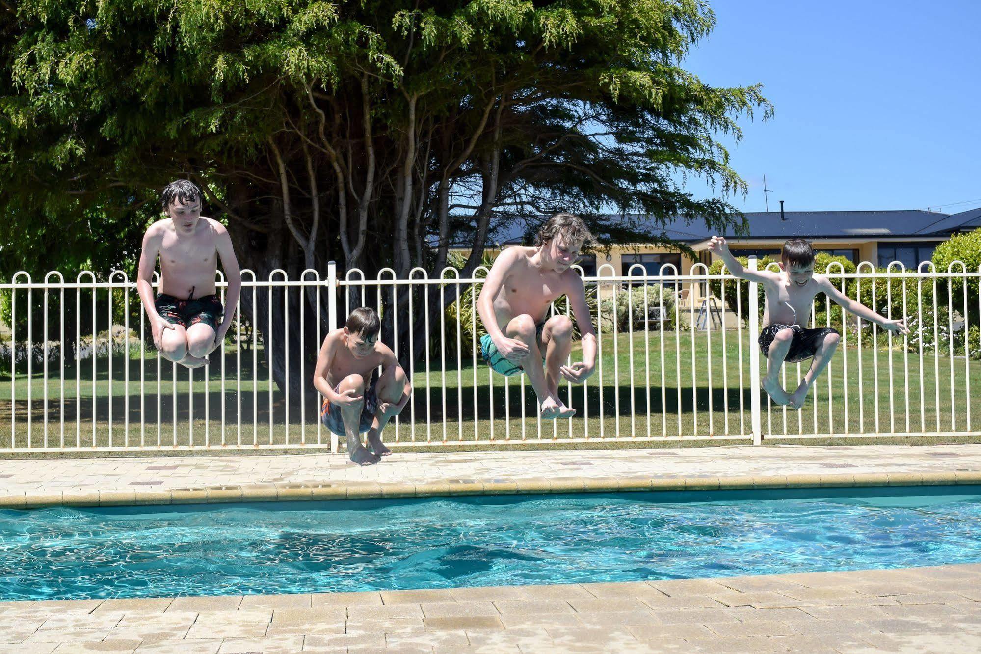Beachway Motel Ulverstone Eksteriør billede